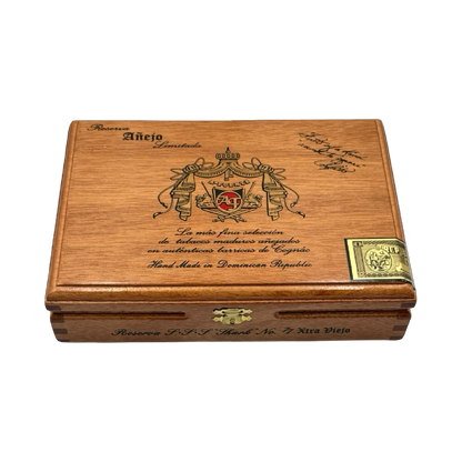Arturo Fuente Anejo No.77 The Shark Closed Box