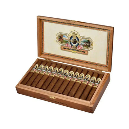 Ashton ESG 21 Yr. Salute Robusto