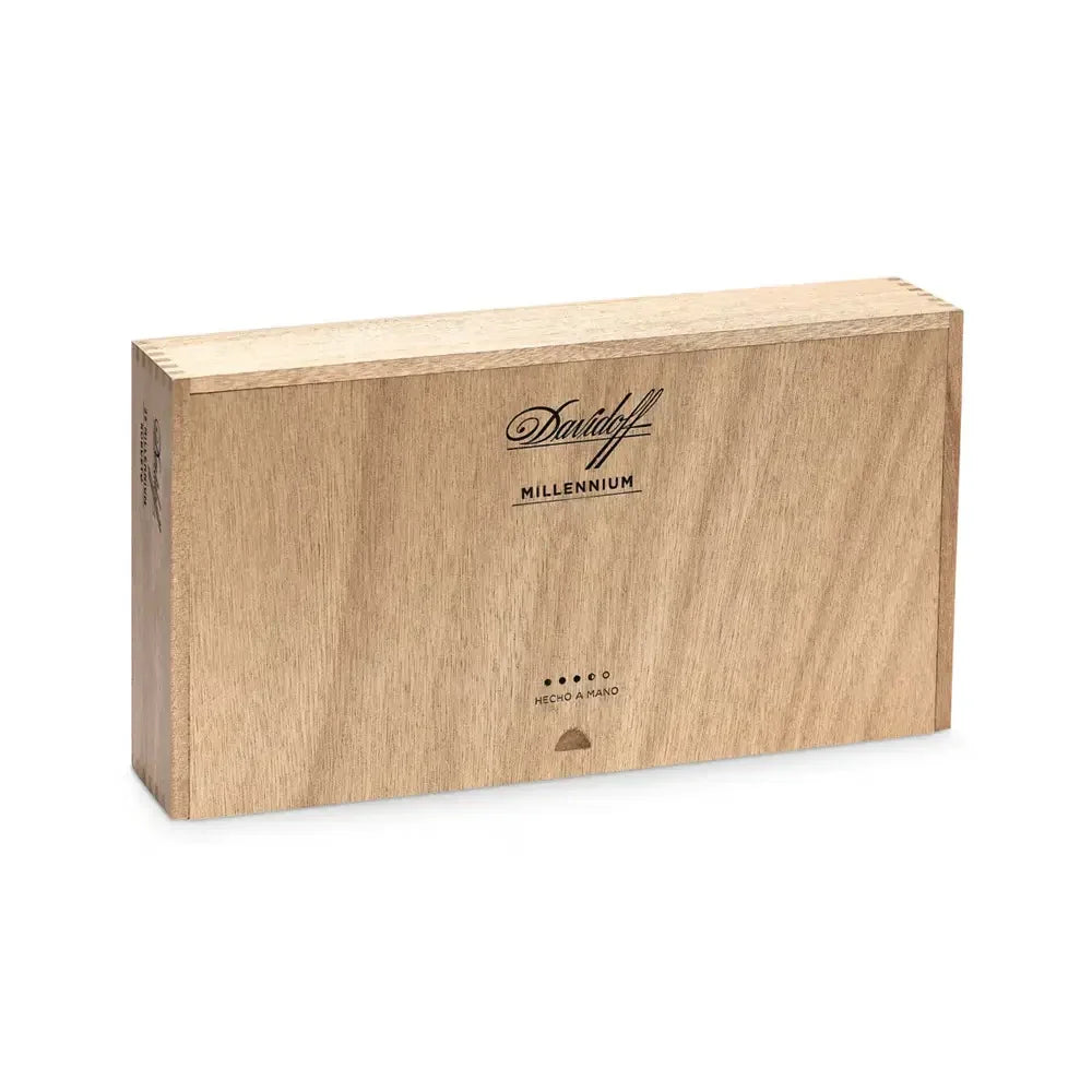 Davidoff Millennium Blend Series Short Robusto Closed Box