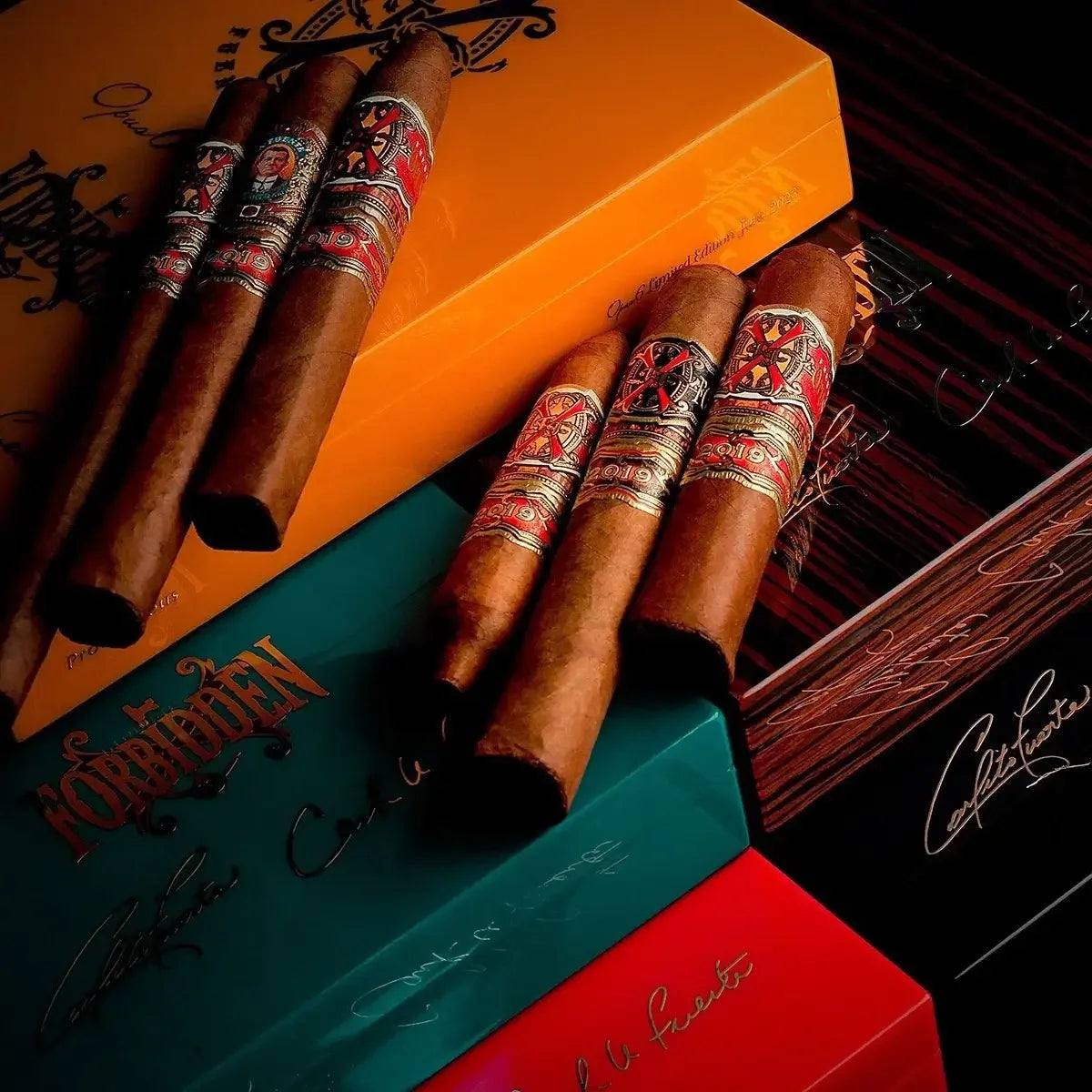 FFOX Opus6 ForbiddenX Humidor and Cigars Yellow Travel Humidor